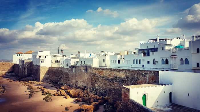 Asilah : Guide Complet pour Découvrir la Perle Côtière du Maroc et Louer une Voiture avec Sweet Tour Marrakech